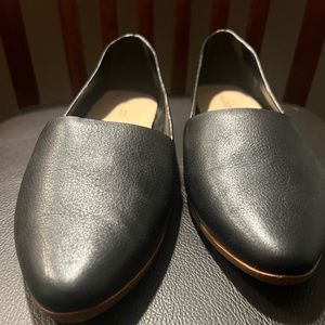 Black leather ALDO ‘Blanchette’ flats. Size 11